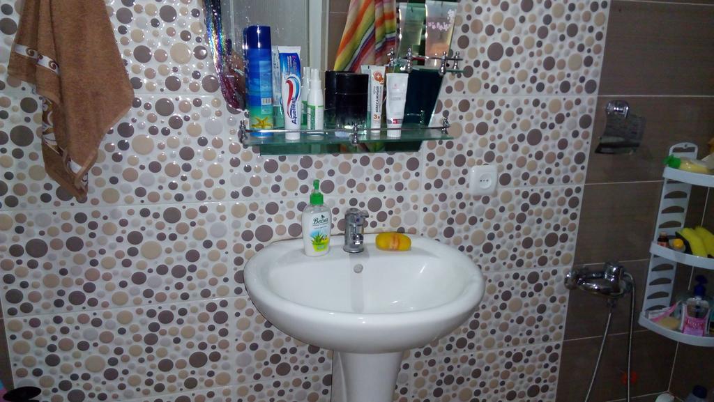 גורי California Guest House חדר תמונה
