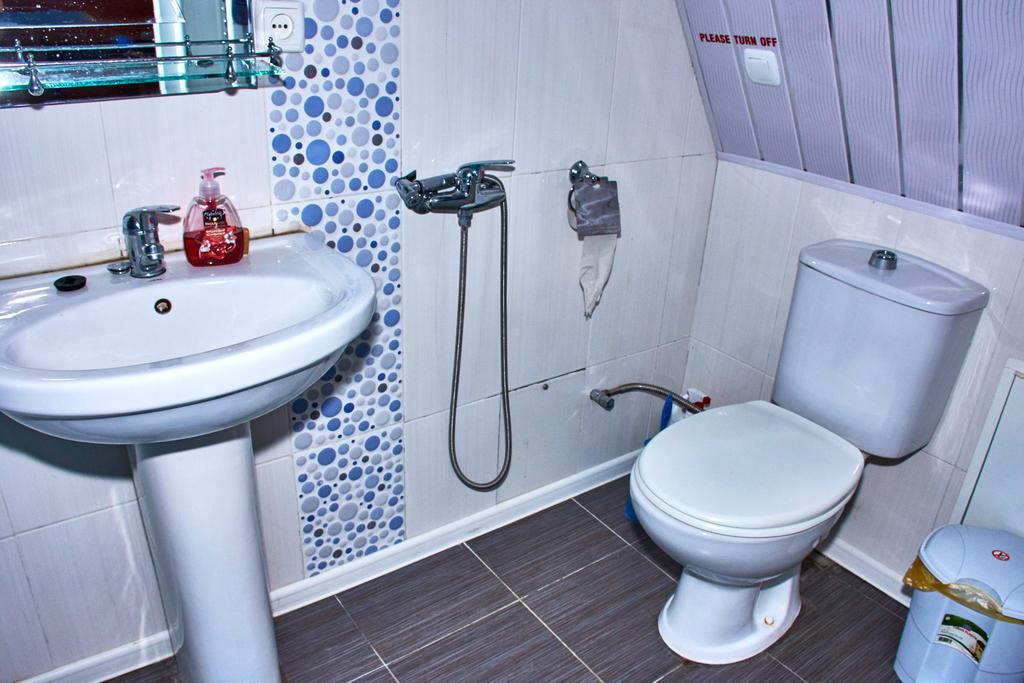 גורי California Guest House מראה חיצוני תמונה